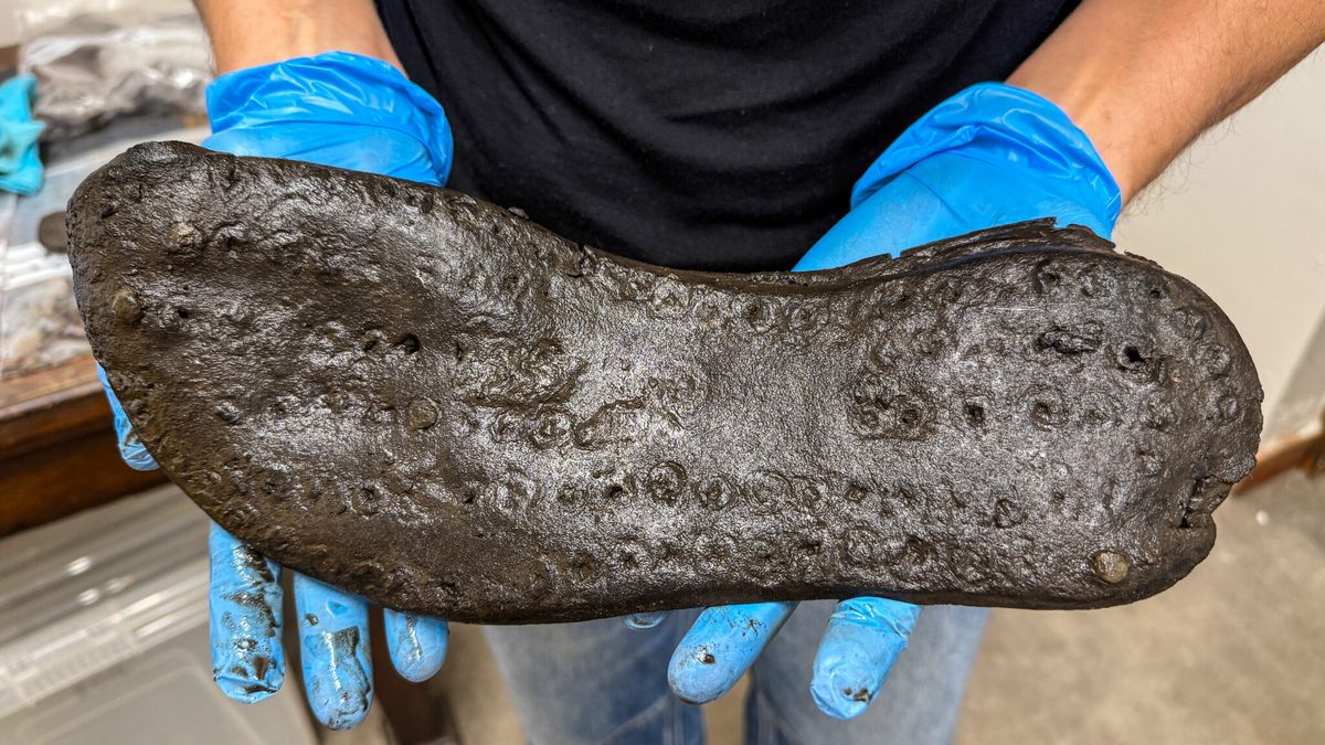 Sapato de couro surpreendentemente grande de dois mil anos era de soldado romano