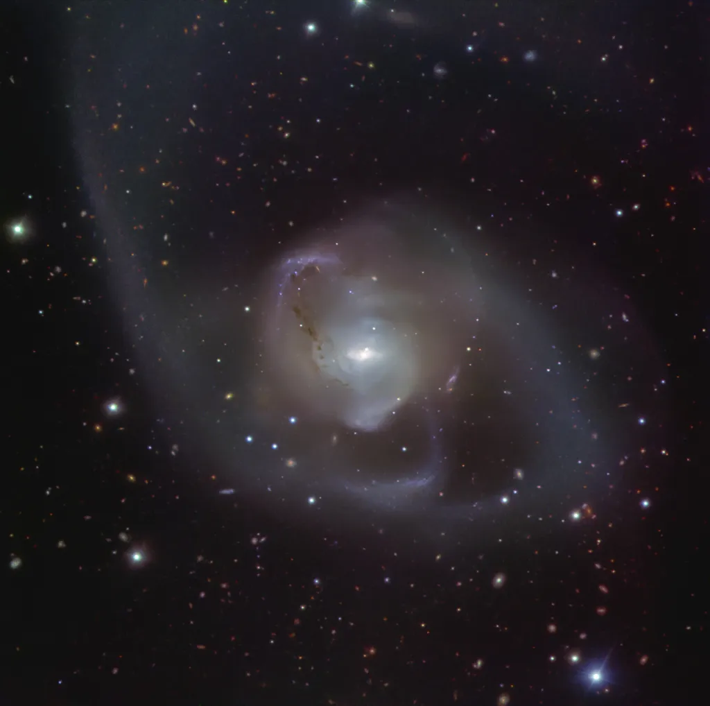 A NGC 7727, que nasceu da fusão de duas galáxias (Imagem: Reprodução/ESO)