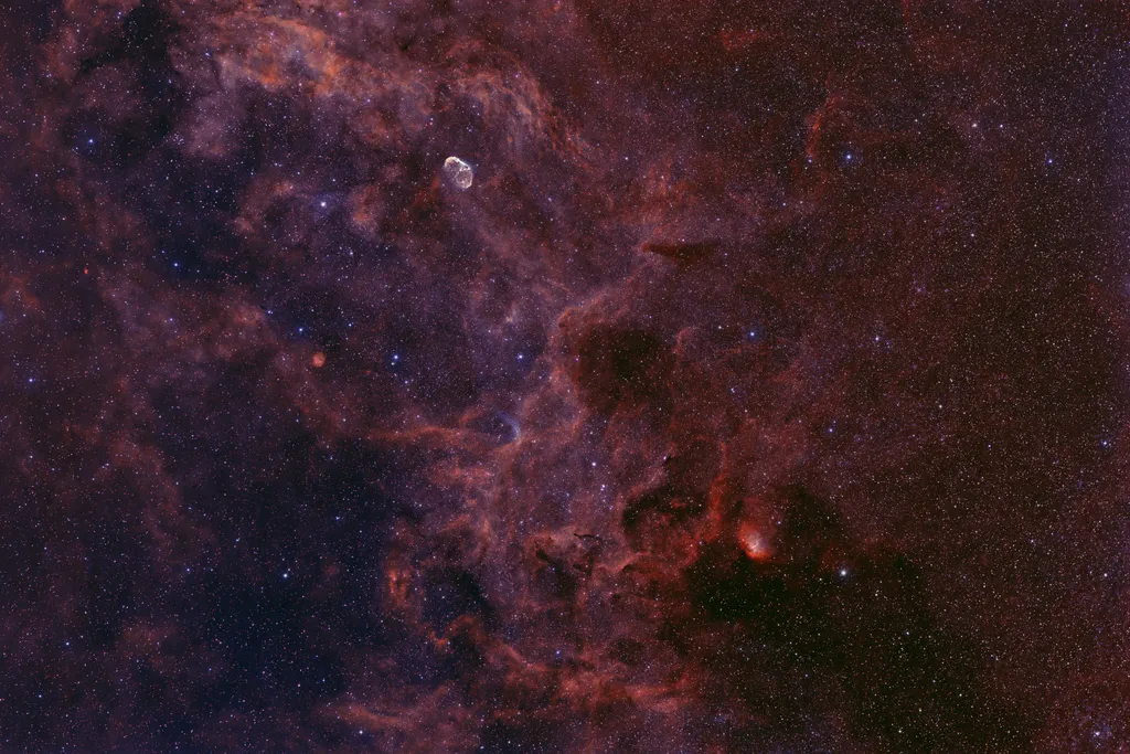 Nuvens formadoras de estrelas perto da constelação de Cygnus (Imagem: Reprodução/Wolfgang Zimmermann)