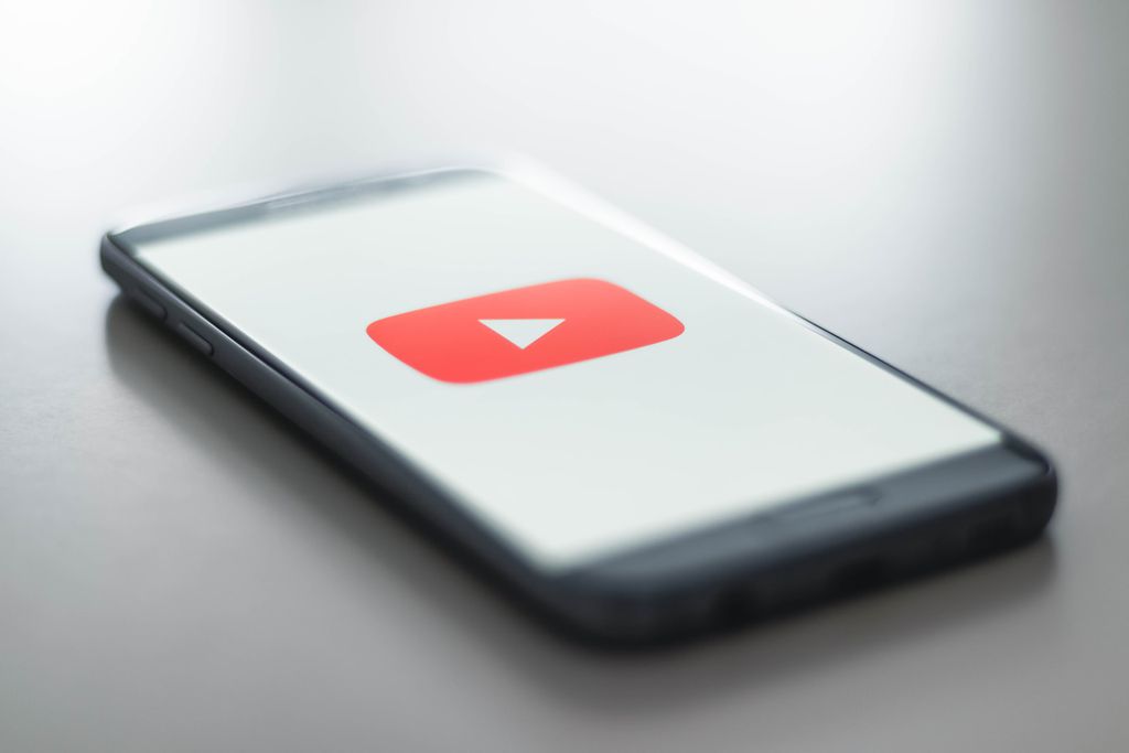 YouTube atualiza termos e fica com 100% da receita em anúncios de canais menores (Imagem:  Christian Wiediger /Unsplash)