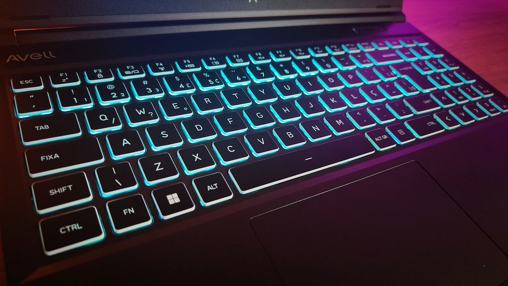 O teclado pode ser personalizado com várias cores diferentes (Imagem: Felipe Vidal/Canaltech)