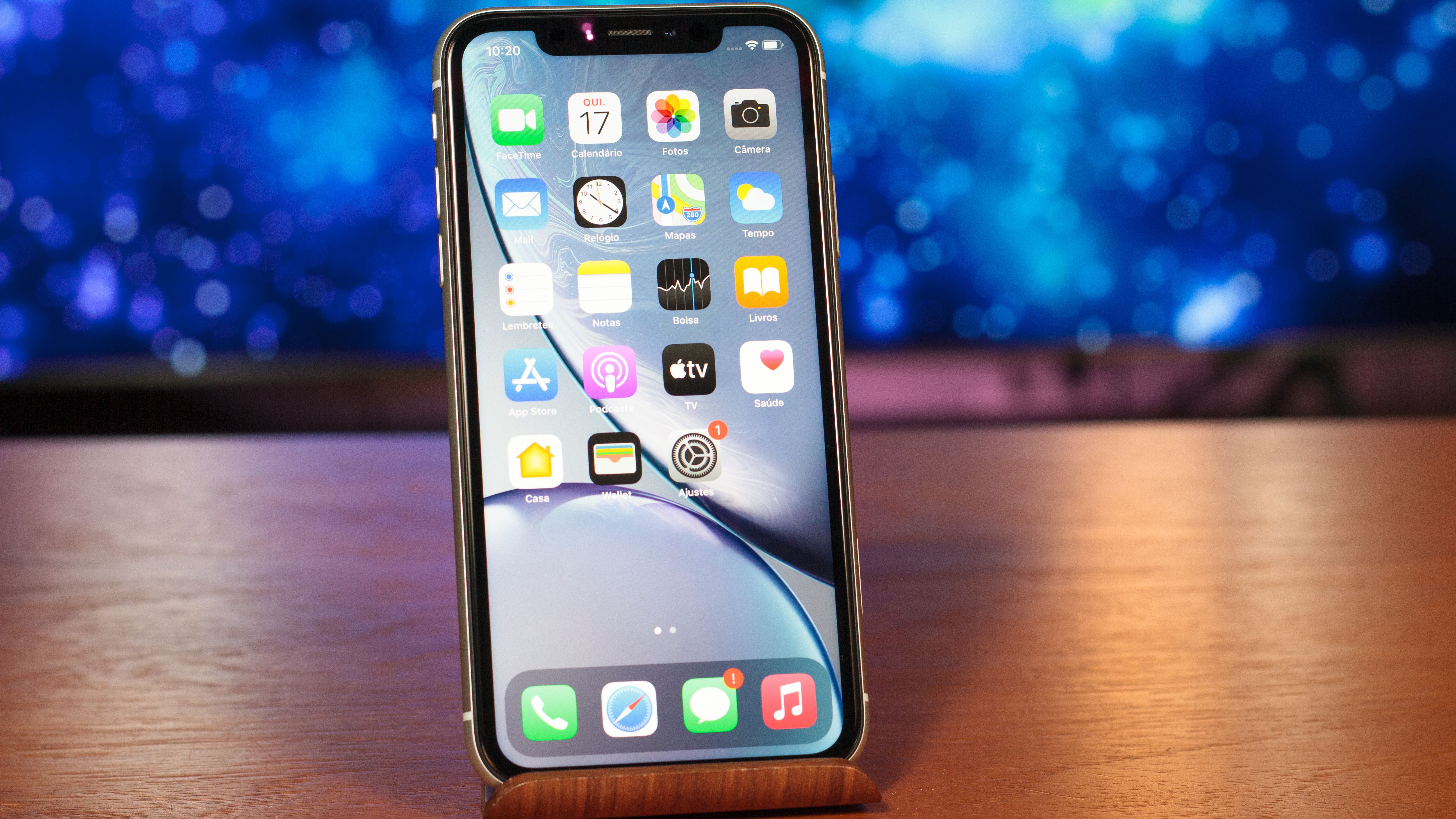 Review Apple iPhone XR  Ainda bom, bonito e quase barato - Canaltech