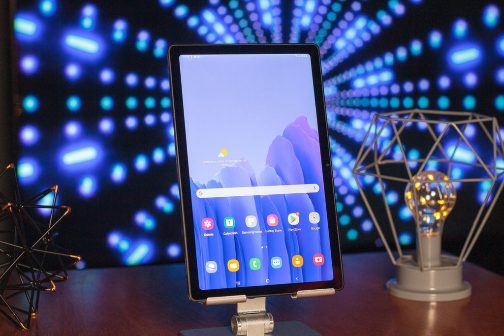O Samsung Galaxy Tab A7 10.4 (2020) - LTE tem tela com bom tamanho e definiçao de imagens (Imagem: Ivo/Canaltech)