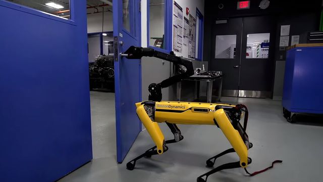 Robô da Boston Dynamics vai abrir as portas mesmo que você o impeça