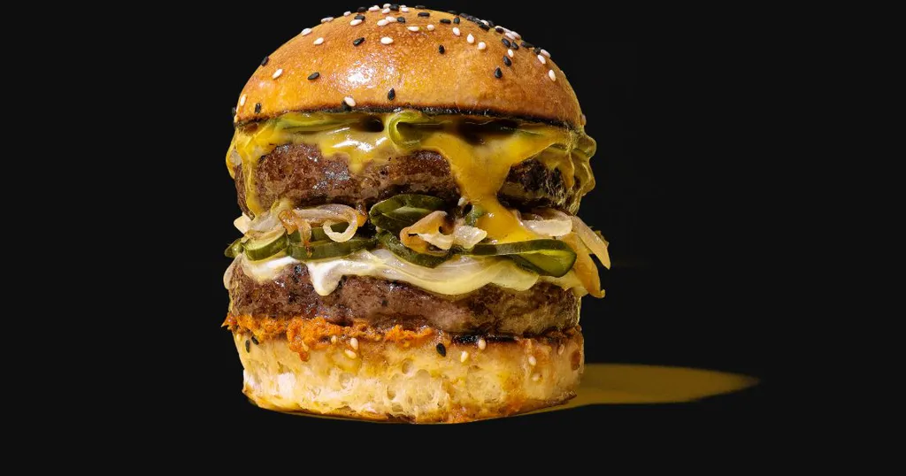 Esse hambúrguer é vegetal, acredite se quiser — há muitas opções para os veganos na indústria alimentícia (Imagem: Divulgação/NotCo)