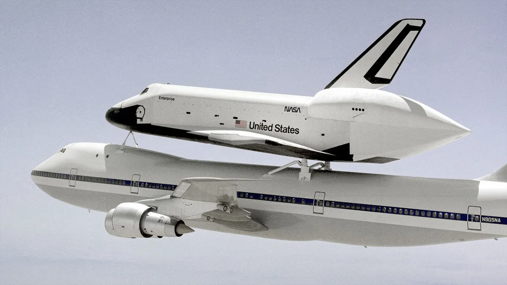 duas aeronaves da nasa voando