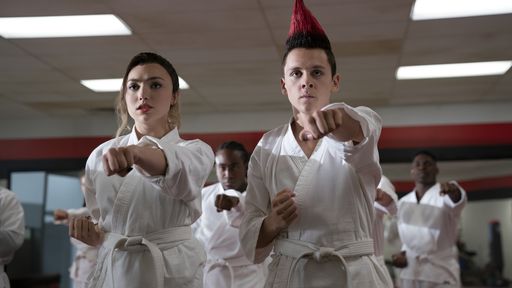 Netflix libera treino inspirado em Cobra Kai para fazer em casa; assista