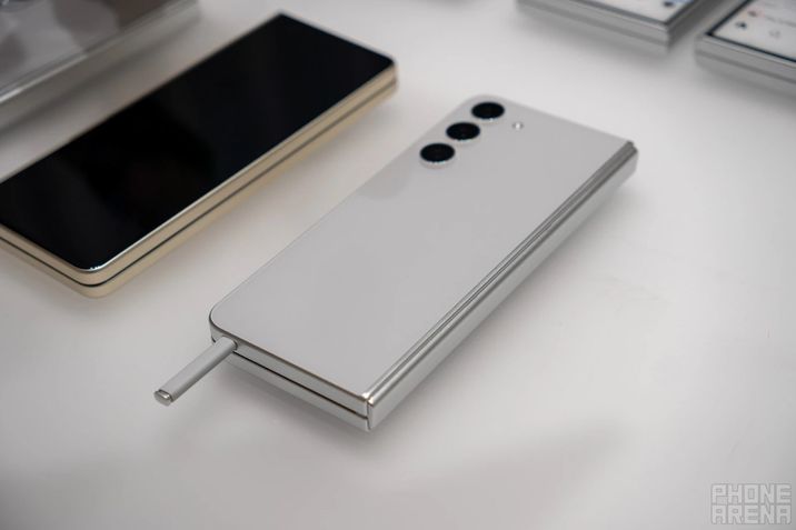 Protótipo de Galaxy Z Fold com S Pen