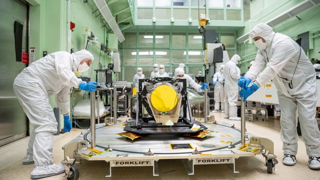 NASA/Dennis Henry