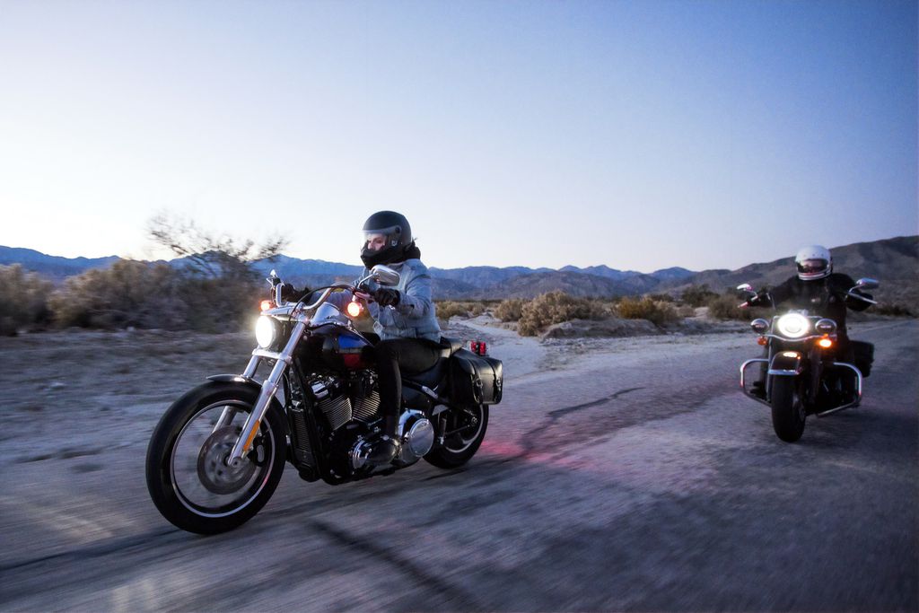 Pneus Touring são mais rígidos, ideais para motos pesadas (Imagem: Harley Davidson YSA/Unsplash/CC)
