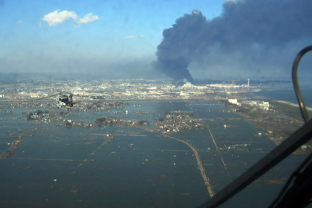 Visão aérea da Central Nuclear de Fukushima 1 no dia seguinte ao acidente (Imagem: Reprodução/NNSA)