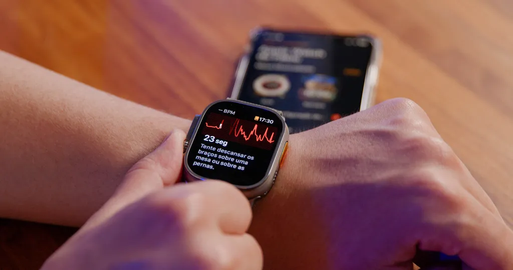 O Apple Watch Ultra tem eletrocardiograma e sensor de temperatura (Imagem: Yuri Souza/Canaltech)