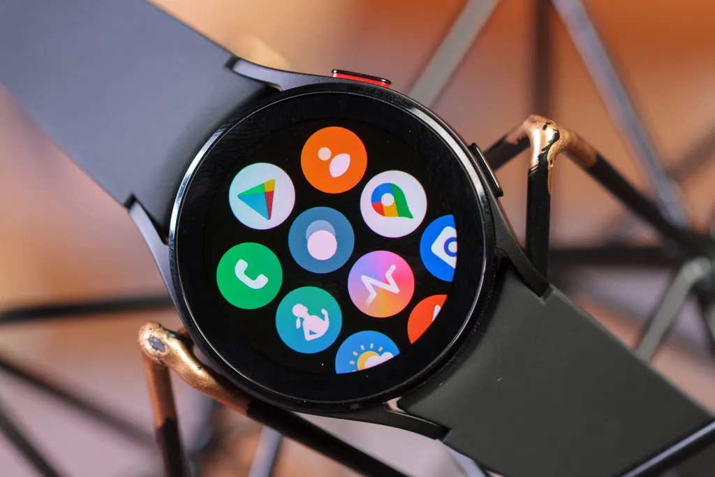 Galaxy Watch 4 é uma das opções para monitorar o sono (Imagem: Ivo Meneghel Jr/Canaltech)