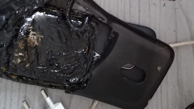 Mulher sofre queimaduras após celular pegar fogo no interior de SP