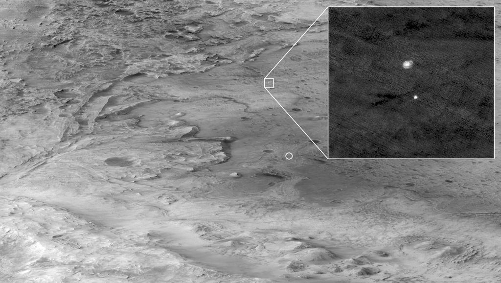 O estágio descendente com o rover, durante a descida pela atmosfera marciana (Imagem: Reprodução/NASA/JPL-Caltech)