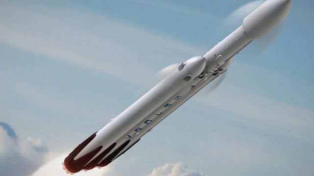 Ondas enormes derrubaram propulsor do Falcon Heavy no mar, diz SpaceX