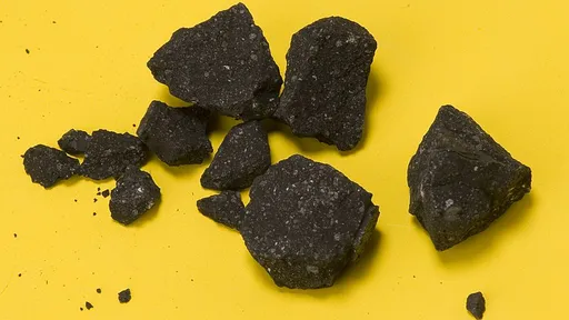 Água com CO2 é encontrada em meteorito que data do início do Sistema Solar