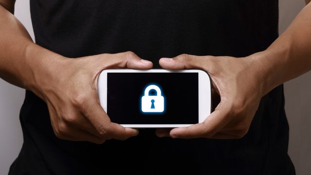 Criminosos estão roubando dados de celulares ao trocarem telas quebradas