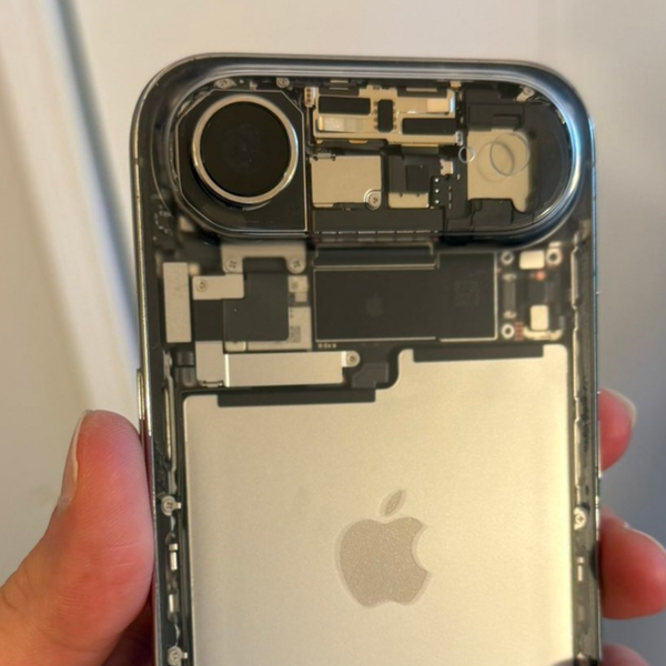 iPhone Air Turbinado: Veja a Transformação Radical que Lembra a Apple dos Anos 2000!