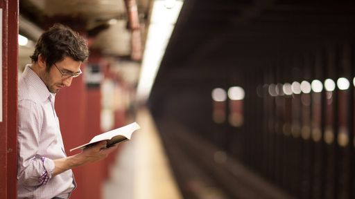 Leitores ainda preferem livros físicos a e-books, revela pesquisa
