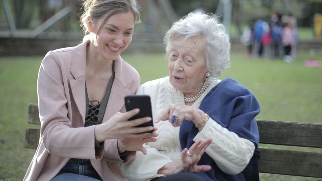 Confira sete aplicativos que ajudam na rotina dos idosos - BS9