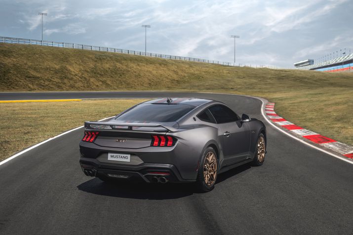 Ford Mustang 2025 MT
