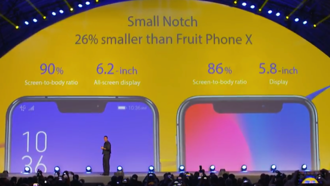 Marcel Campos no palco da MWC 2018 e seu polêmico texto que chama o iPhone X de Fruit Phone