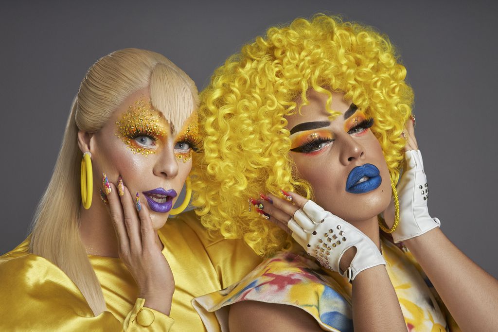 As drag queens Alexia Twister (à esquerda) e Gloria Groove (à direita), as apresentadoras do reality show Nasce Uma Rainha (Imagem: Divulgação/Netflix)