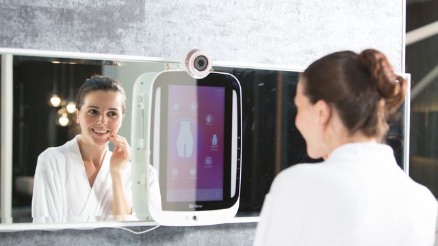 Espelho inteligente usa tecnologia para analisar a pele e melhorar sua aparência