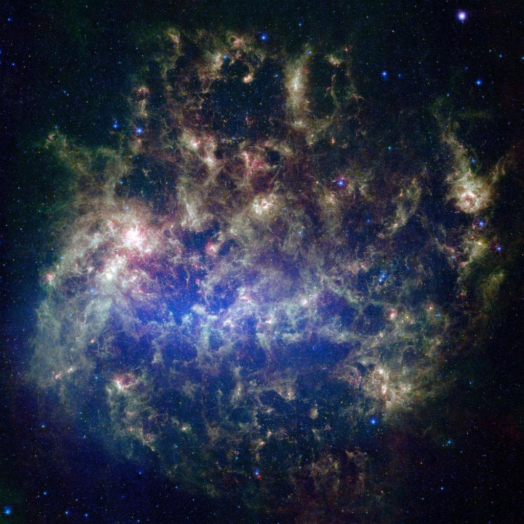 Imagem registrada pelo telescópio Spitzer da Grande Nuvem de Magalhães, uma galáxia anã satélite que orbita a Via Láctea (Foto: NASA)