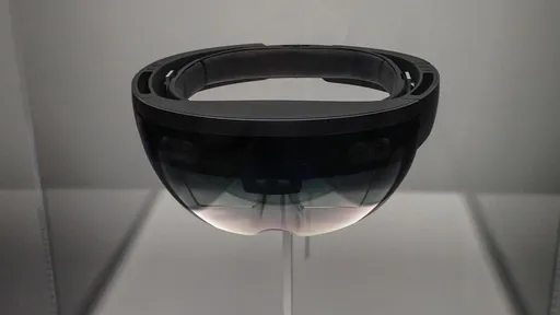 Microsoft libera vendas do HoloLens para todos