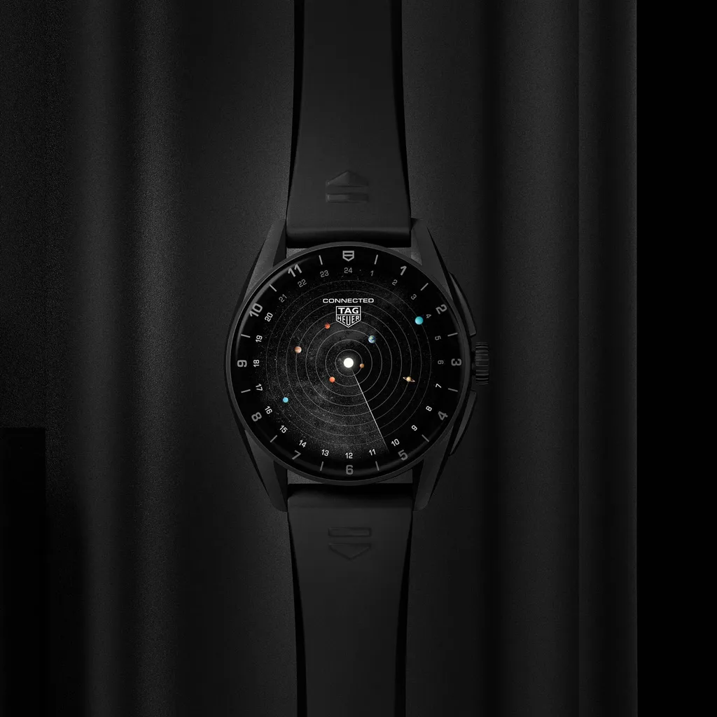 Connected Calibre E4 tem tela AMOLED e construção em titânio (Imagem: Divulgação/TAG Heuer)