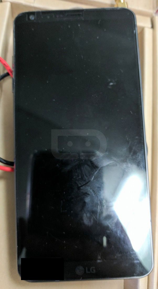 Frente do suposto protótipo do LG G6 mostra que fabricante embarcou de vez na onda das telas que ocupam quase todo o dispositivo e praticamente elimina as bordas laterais
