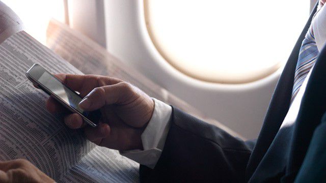 Estados Unidos podem permitir uso de celulares durante voos