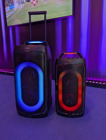 Caixas de som Samsung Sound Tower ST50F e ST40F