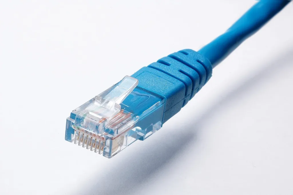 Há dois padrões de cabos de redes que podem ser feitos domesticamente (Imagem: Pixabay/Pexels)