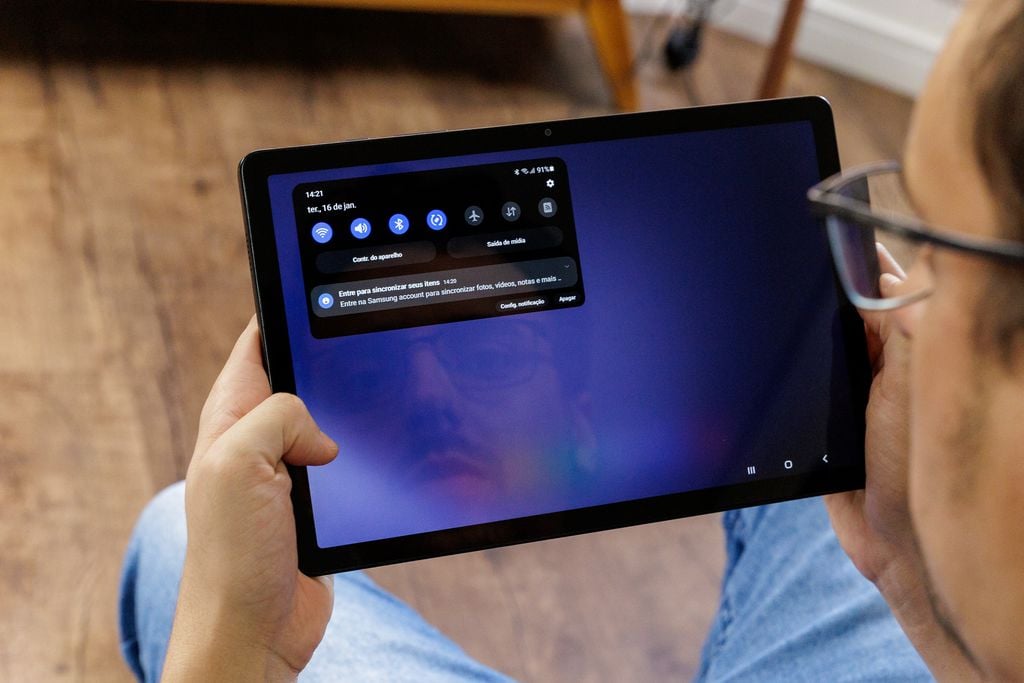O tablet Tab A9+ da Samsung tem um bom desempenho para a categoria (Imagem: Ivo Meneghel Jr./Canaltech)