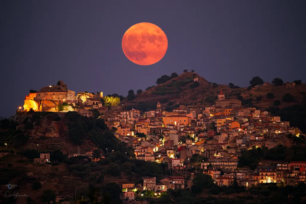 Lua cheia fotografada no início de setembro (Imagem: Reprodução/Dario Giannobile)