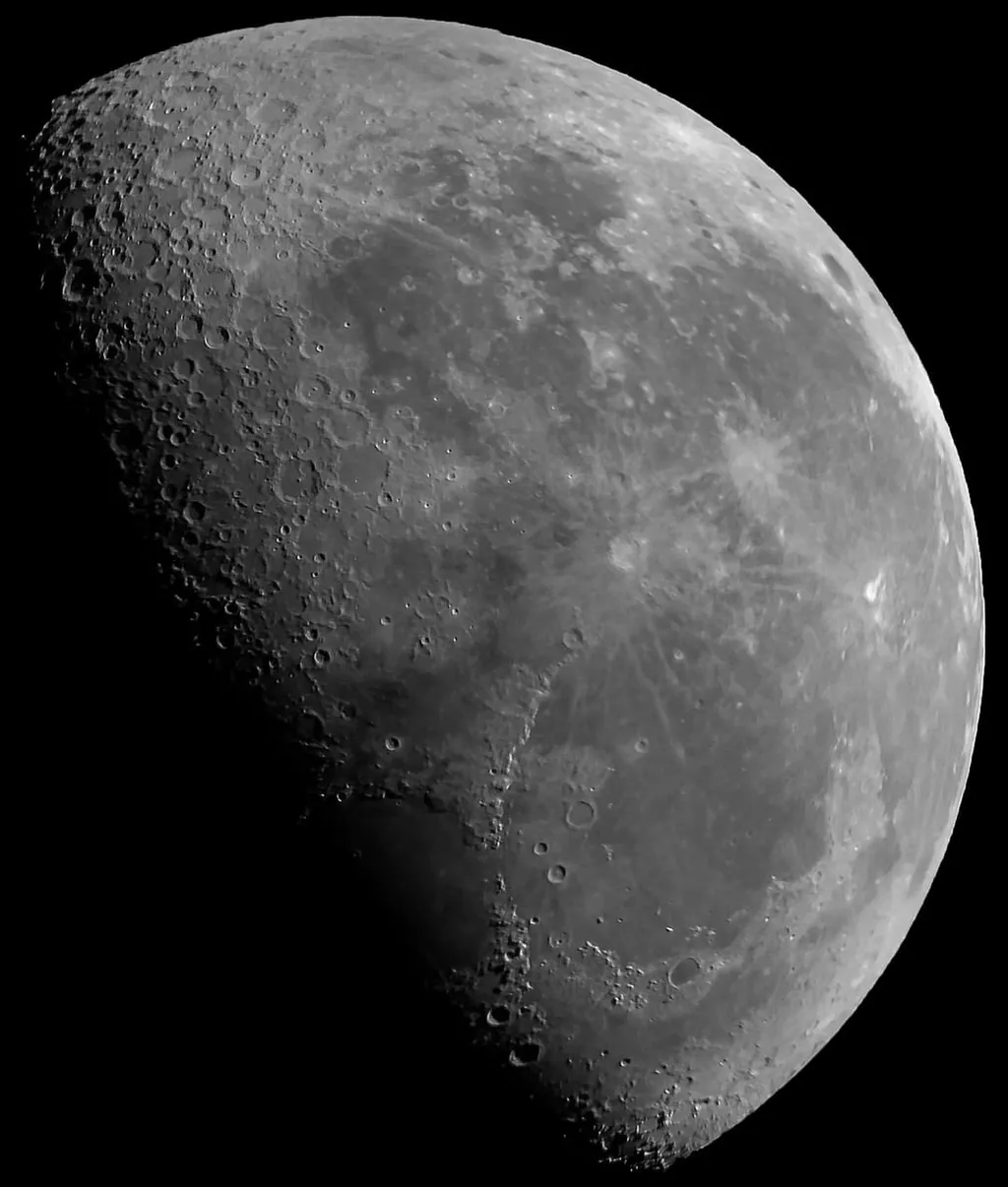Lua fotografada com um smartphone Moto G5s e um telescópio 70 mm (Imagem: Guilherme Albuquerque Bellini)