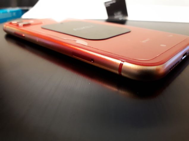 iPhone 11 com lateral descolorida