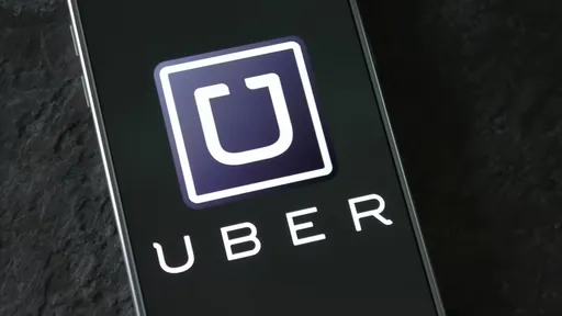 Uber: banimentos, multas e processos por direitos trabalhistas e gorjetas