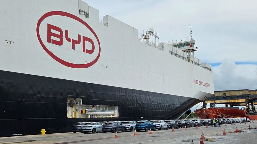 Chegada de carros da BYD no navio Explorer No.1