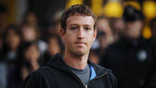 Por que Mark Zuckerberg sempre usa a mesma camiseta cinza?