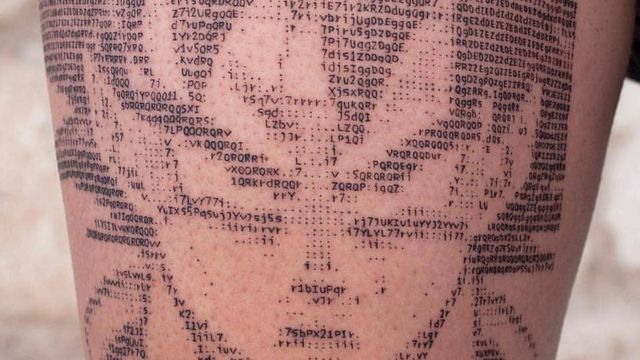 Conheça o tatuador que cria retratos realistas incríveis em ASCII