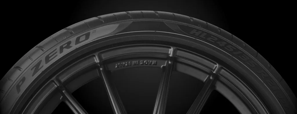 Grafias do pneu como marca e modelo precisam estar nele. Caso contrário, é remold (Imagem: Divulgação/Pirelli)
