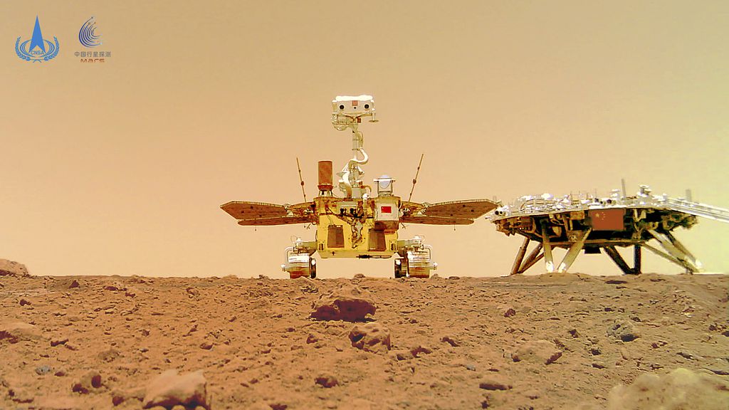 O rover Zhurong e sua plataforma de pouso em Marte (Imagem: Reprodução/China National Space Administration)
