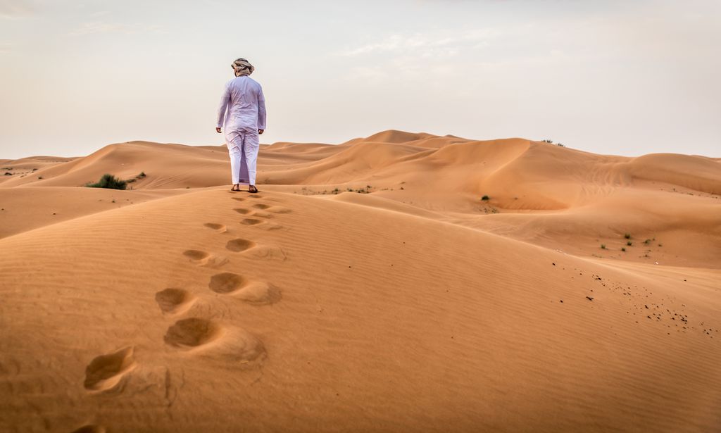 Deserto de Dubai nos Emirados Árabes Unidos é um dos mais secos do mundo (Imagem: Reprodução/Envato)