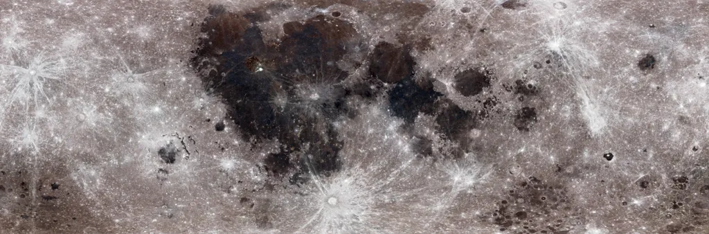 Foto capturada pela sonda Lunar Reconnaissance Orbiter, cuja câmera tem filtros que mostram a Lua em cores reais (Imagem: Reprodução/NASA/GSFC/ Arizona State University)