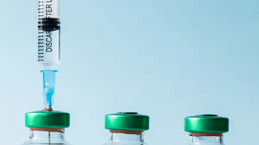 Quais efeitos colaterais podem surgir com a quarta dose da vacina contra covid?