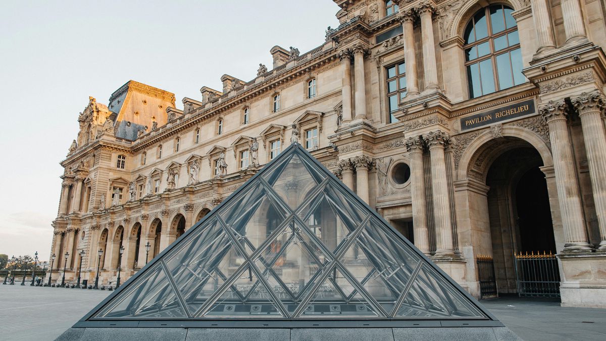 Assalto no Museu do Louvre: senha de acesso às câmeras de segurança era 